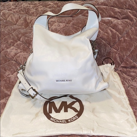 Michael Kors Handbags - WHITE MICHAEL KORS TOTE PURSE!!!